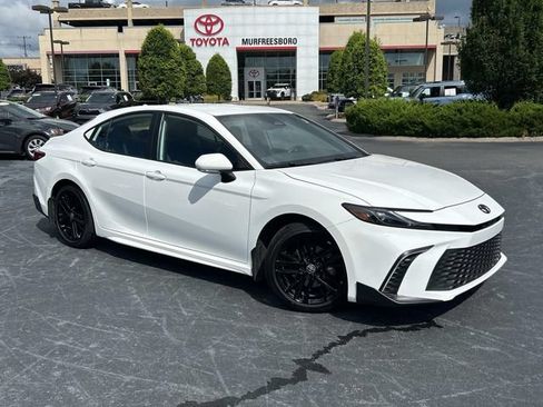 Used 2025 Toyota Camry SE w/ Convenience Package FWD image 2