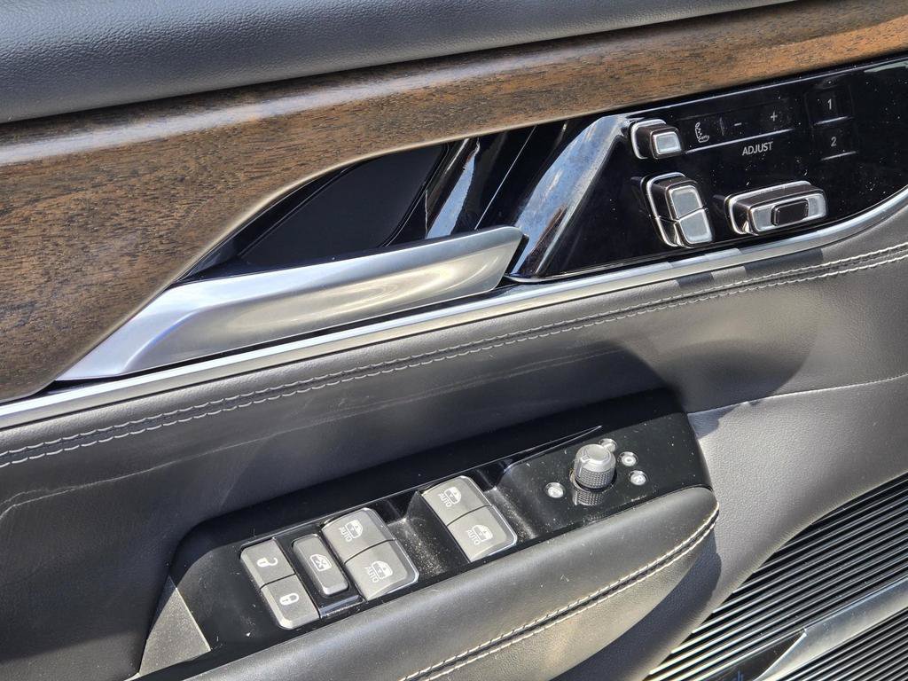 Used 2023 Jeep Grand Wagoneer 4WD image 15