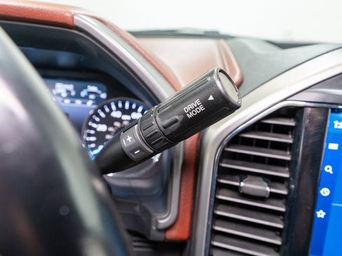 Used 2022 Ford F250 Platinum w/ FX4 Off-Road Package image 32