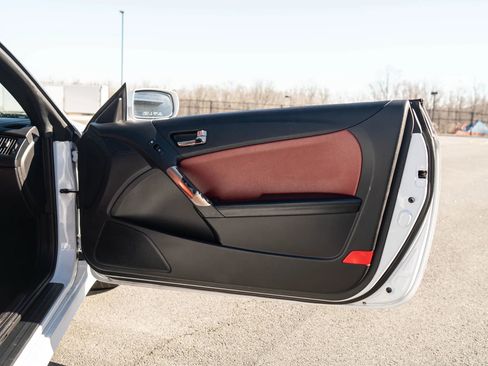 Used 2013 Hyundai Genesis 2.0T image 32