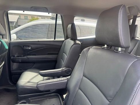Used 2019 Honda Pilot Touring image 14