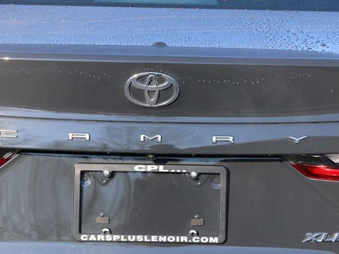 Used 2025 Toyota Camry XLE image 5
