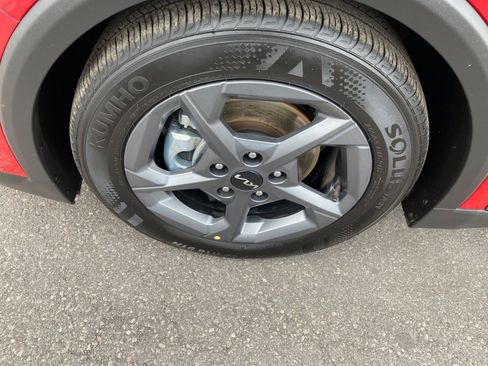 Used 2025 Kia K4 LXS image 32