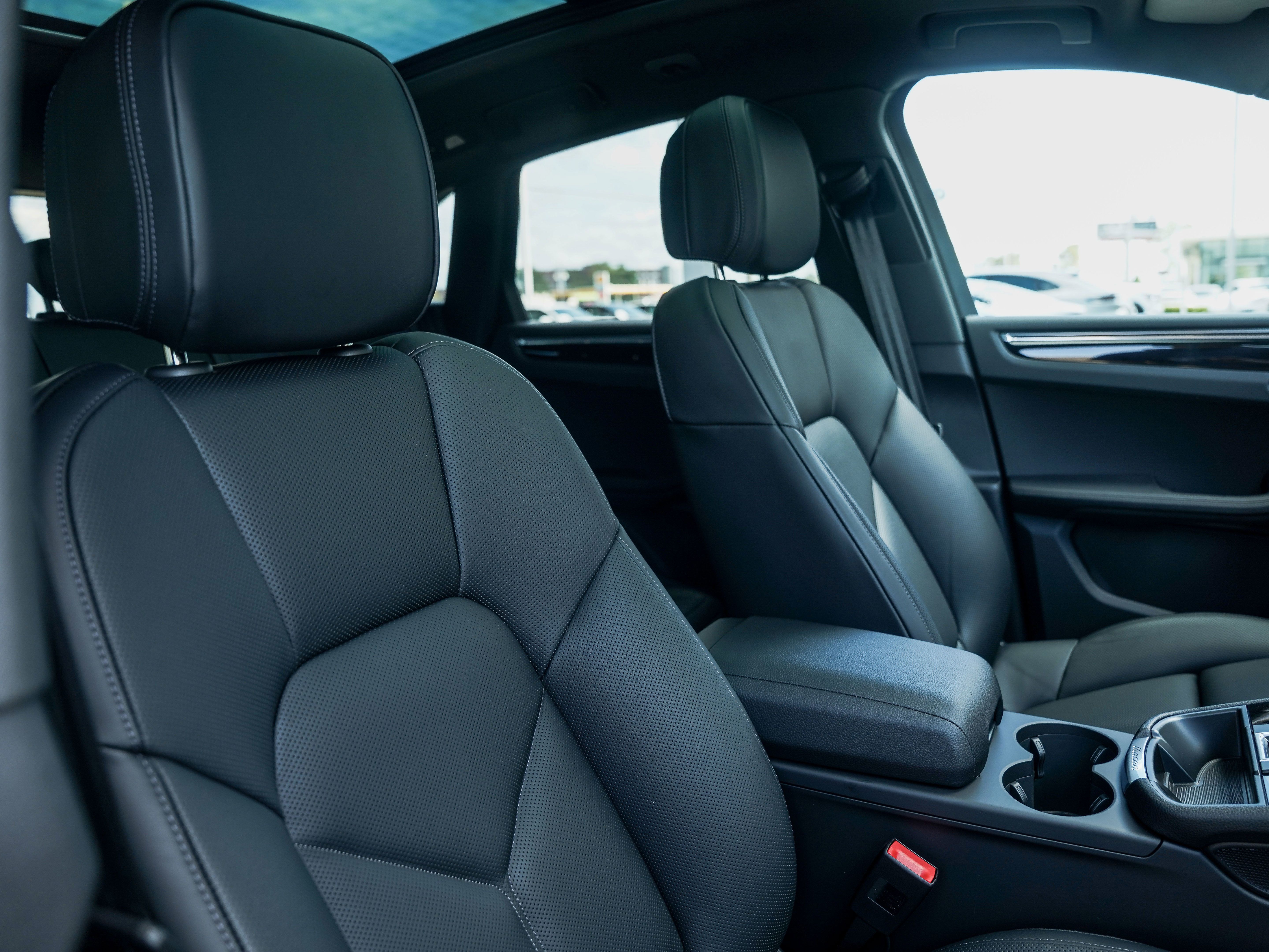 Certified 2026 Porsche Macan AWD/4WD image 34