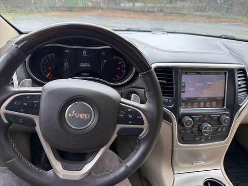 Used 2014 Jeep Grand Cherokee Overland image 37