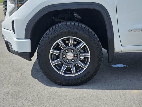 Used 2025 GMC Sierra 1500 AT4 AWD/4WD image 13