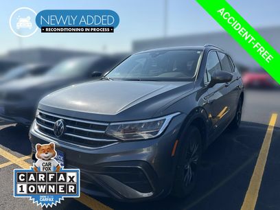 Used 2024 Volkswagen Tiguan SE w/ Panoramic Sunroof Package