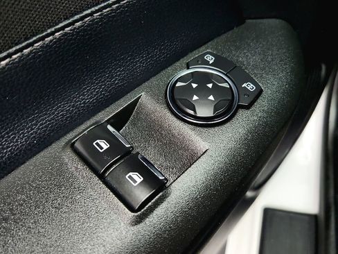 Used 2018 Ford Mustang Coupe RWD image 19