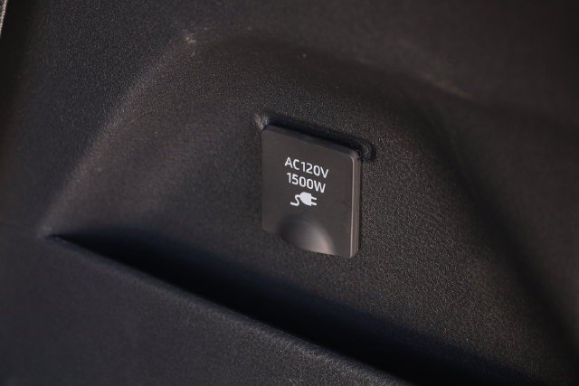 Used 2025 Toyota Sienna XLE w/ XLE Plus Package AWD/4WD image 8