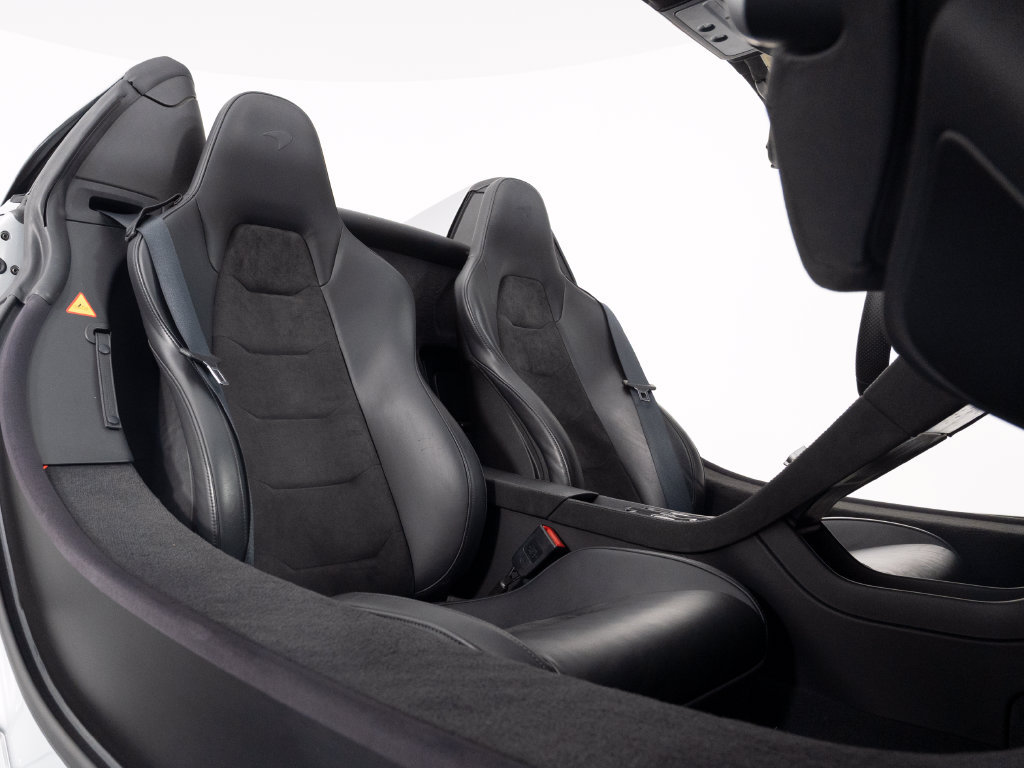 Used 2013 McLaren MP4-12C Spider RWD image 31