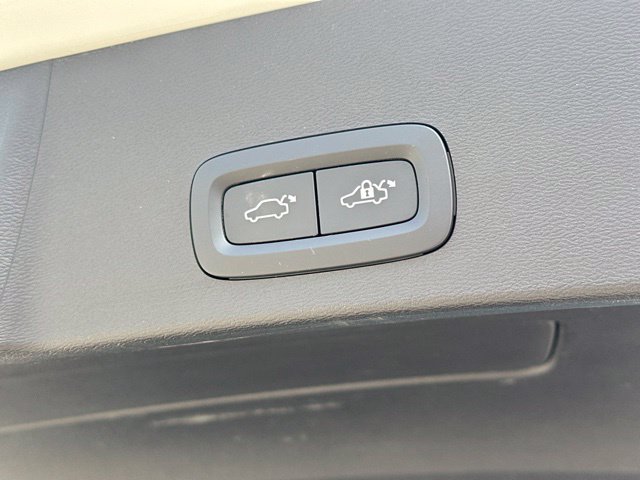 Certified 2024 Volvo XC40 B5 Core AWD/4WD image 36
