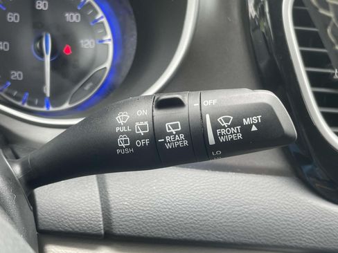 Used 2024 Chrysler Pacifica Touring-L FWD image 23