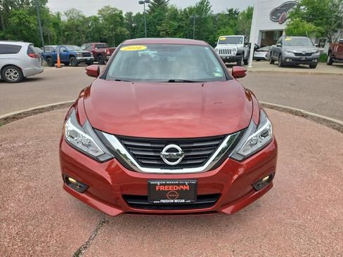 Used 2016 Nissan Altima 2.5 SV w/ Convenience Package FWD image 8