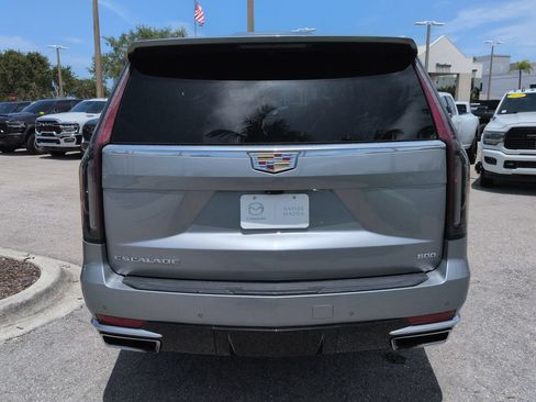 Used 2024 Cadillac Escalade Premium Luxury RWD image 6