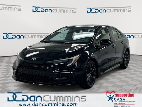 Used 2025 Toyota Corolla SE w/ Convenience Package image 1