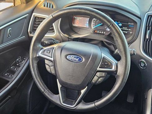 Used 2022 Ford Edge SEL image 11