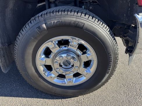 Used 2015 Ford F250 Lariat w/ Chrome Package image 9