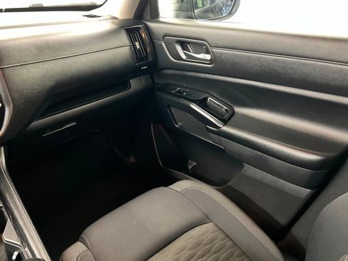 Used 2022 Nissan Pathfinder SV w/ SV Black Package image 10