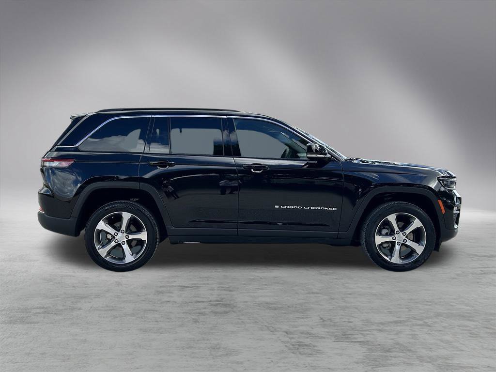 Certified 2025 Jeep Grand Cherokee Limited RWD image 4