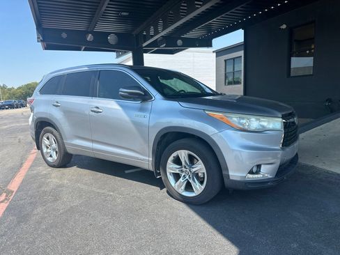 Used 2016 Toyota Highlander Limited w/ Driver Technology Package AWD/4WD image 2