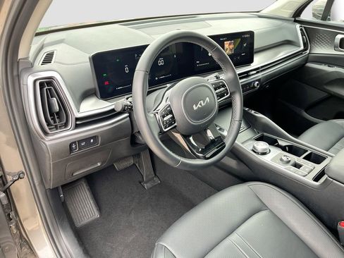 Certified 2025 Kia Sorento EX w/ EX Panoramic Sunroof Package image 9