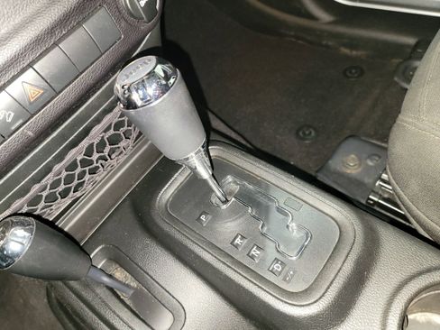 Used 2018 Jeep Wrangler Unlimited Sport image 26