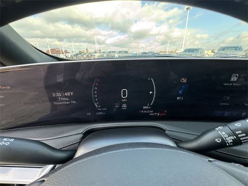 Used 2025 Cadillac XT4 Premium Luxury image 11