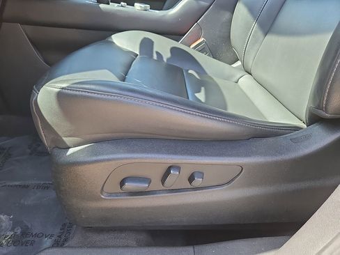 Used 2023 Cadillac XT4 Premium Luxury image 25