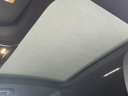 Used 2025 Mercedes-Benz GLC 300 4MATIC image 24