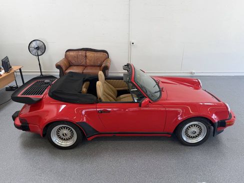 Used 1988 Porsche 911 Carrera RWD image 11