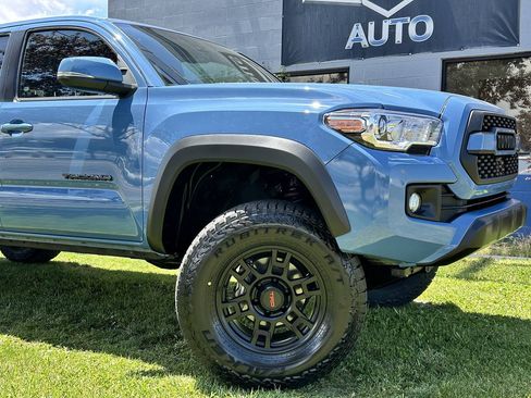 Used 2019 Toyota Tacoma TRD Off-Road w/ Technology Package AWD/4WD image 3