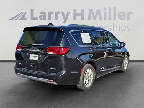 Used 2020 Chrysler Pacifica Limited image 5
