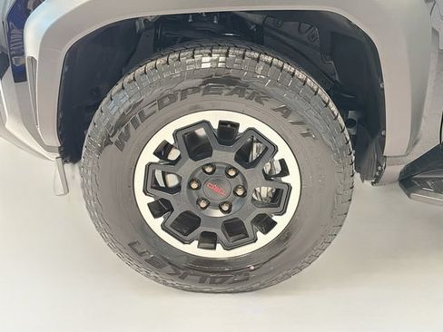 Certified 2025 Toyota 4Runner TRD Off-Road AWD/4WD image 25