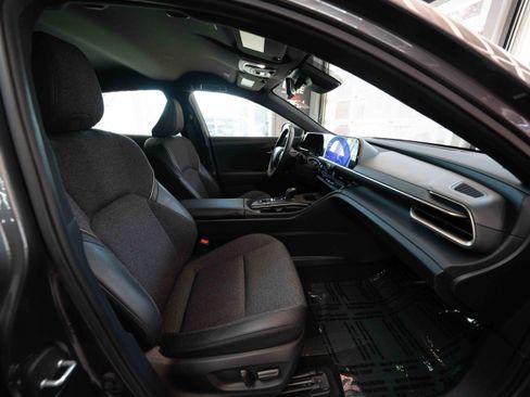 Certified 2023 Toyota Crown XLE image 27