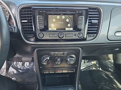 Used 2015 Volkswagen Beetle TDI FWD image 19