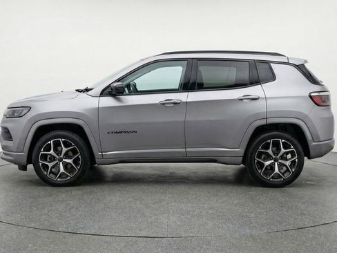 Used 2025 Jeep Compass Limited image 5