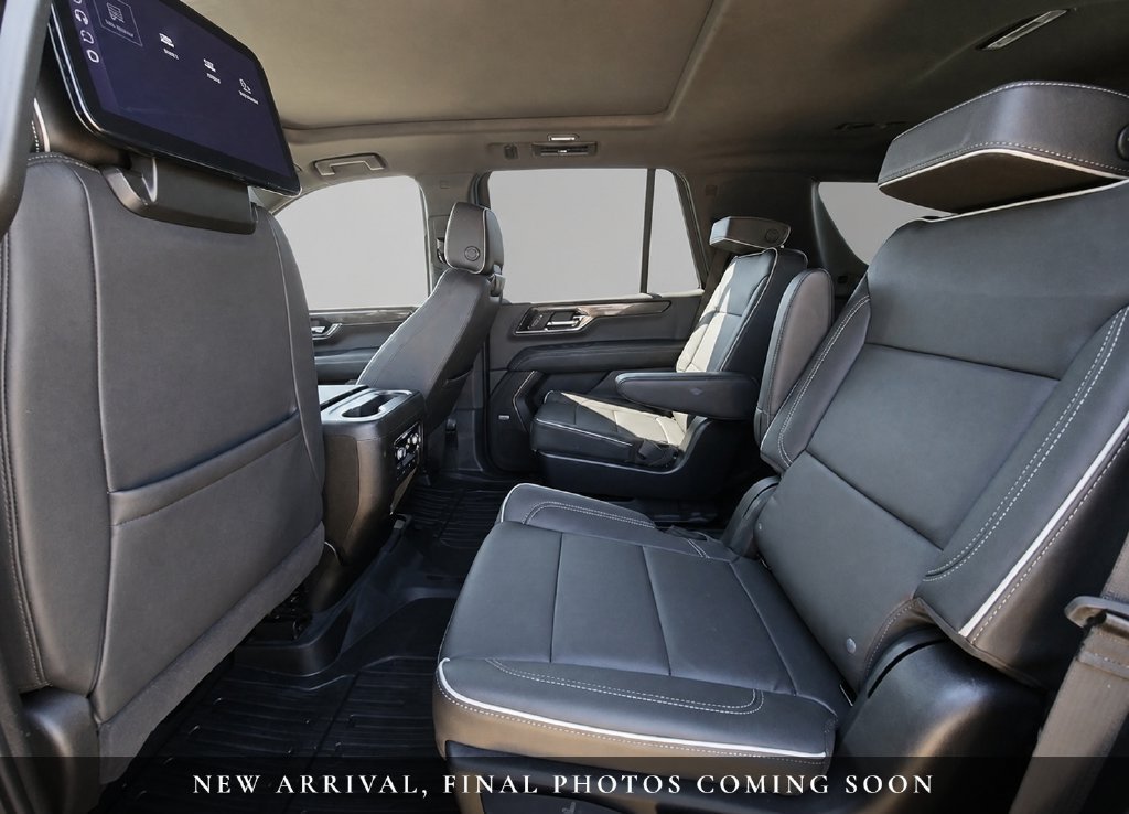Used 2025 GMC Yukon Elevation w/ Elevation Premium Package AWD/4WD image 3