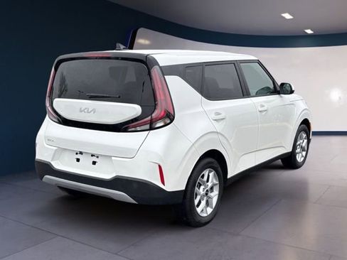 Certified 2025 Kia Soul LX w/ LX Technology Package FWD image 5