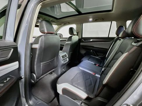 Used 2024 Volkswagen Atlas Peak Edition SEL AWD/4WD image 17