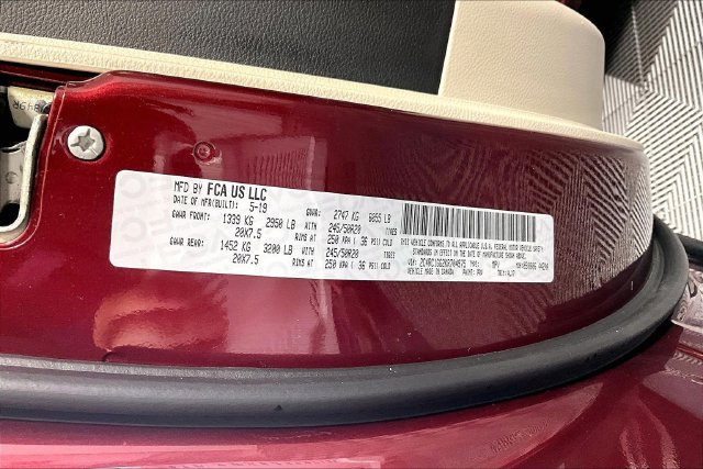 Used 2019 Chrysler Pacifica Limited w/ Tire & Wheel Group FWD image 35
