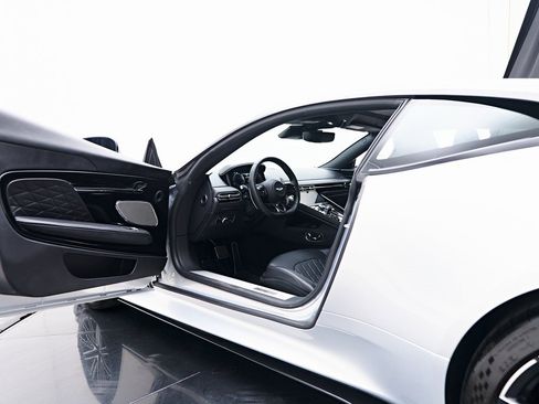 Used 2024 Aston Martin DB12 Coupe image 34