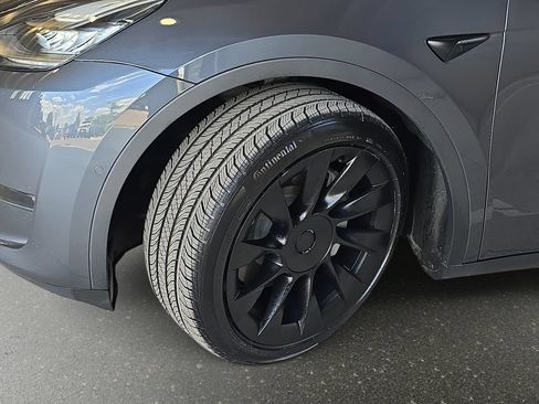 Used 2021 Tesla Model Y Long Range AWD/4WD image 35