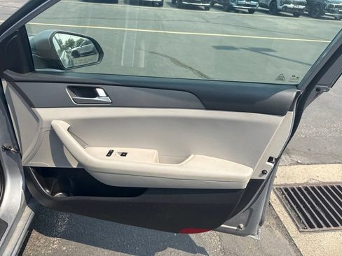 Used 2017 Hyundai Sonata SE FWD image 9