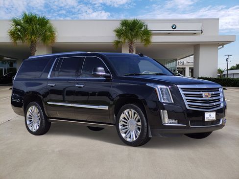 Used 2019 Cadillac Escalade ESV Platinum AWD/4WD image 3