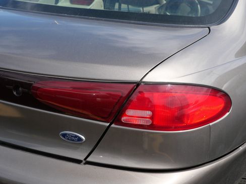 Used 2001 Ford Escort Sedan FWD image 8