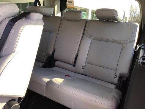 Certified 2025 Ford Expedition Max Platinum image 18