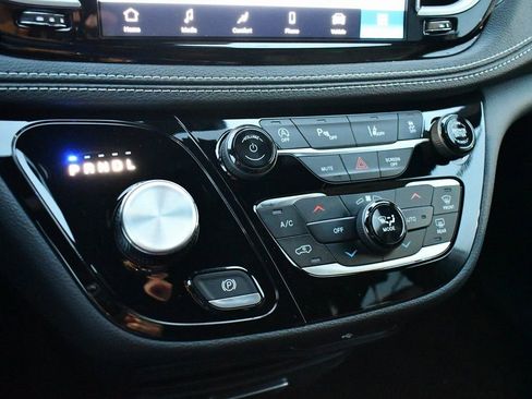 New 2026 Chrysler Pacifica Select image 21