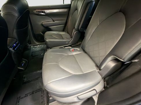 Used 2022 Toyota Highlander Platinum FWD image 13