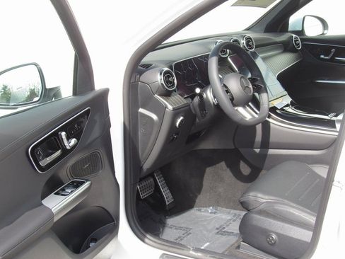 New 2025 Mercedes-Benz GLC 300 4MATIC image 9