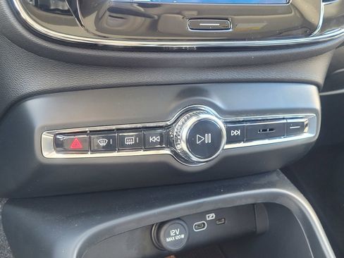 Certified 2023 Volvo XC40 B5 Plus w/ Protection Package Premier image 18